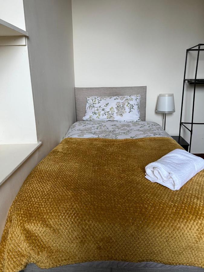 4 Bed Bungalow Near Airport إدنبرة المظهر الخارجي الصورة