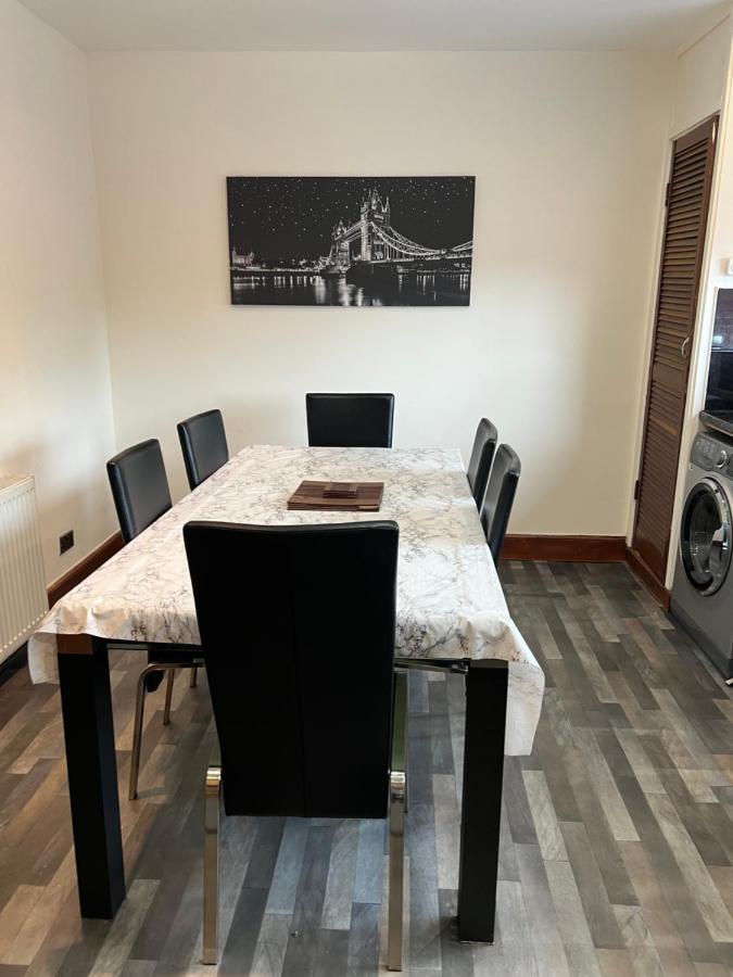 4 Bed Bungalow Near Airport إدنبرة المظهر الخارجي الصورة