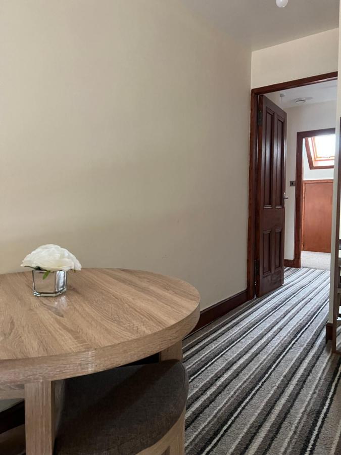 4 Bed Bungalow Near Airport إدنبرة المظهر الخارجي الصورة
