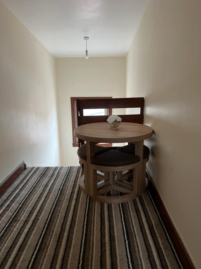 4 Bed Bungalow Near Airport إدنبرة المظهر الخارجي الصورة